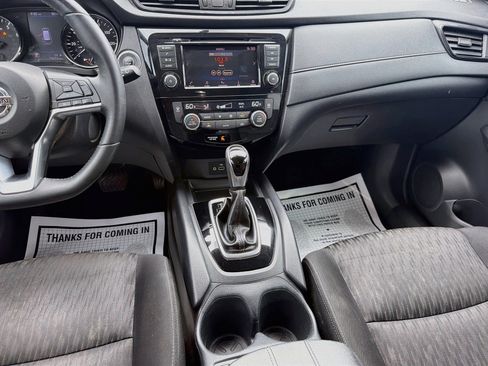 Used 2018 Nissan Rogue SV FWD image 17
