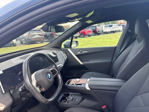 Used 2024 BMW iX xDrive50 w/ Premium Package AWD/4WD image 5