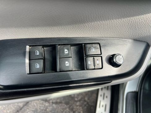 Used 2017 Toyota Highlander XLE image 19