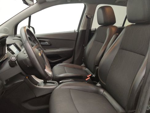 Used 2017 Chevrolet Trax LT w/ LT Convenience Package FWD image 17