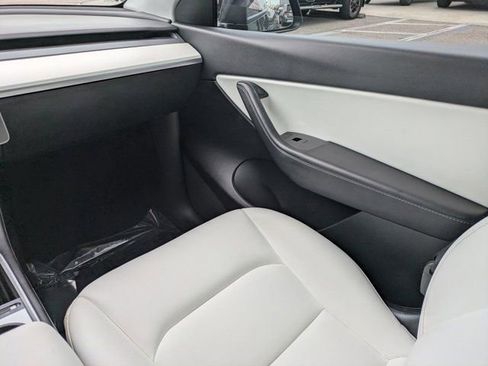 Used 2021 Tesla Model Y Long Range image 15