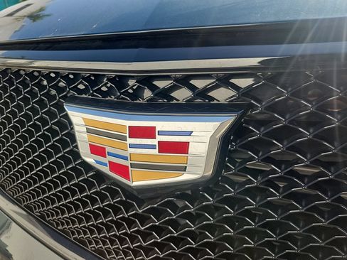 Used 2025 Cadillac XT6 Luxury FWD image 6
