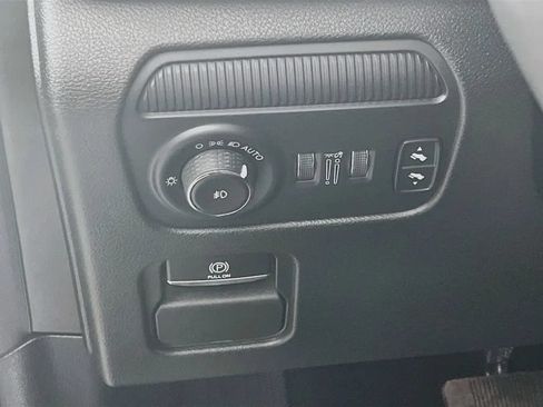 Used 2024 Jeep Wagoneer Series III w/ Premium Group I AWD/4WD image 11