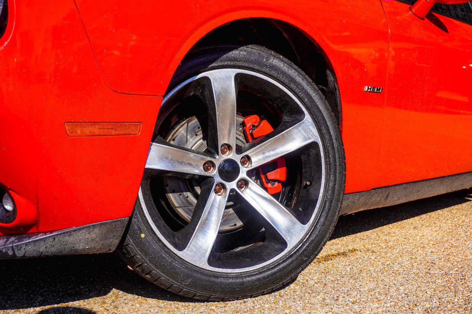 Used 2015 Dodge Challenger R/T Plus RWD image 2