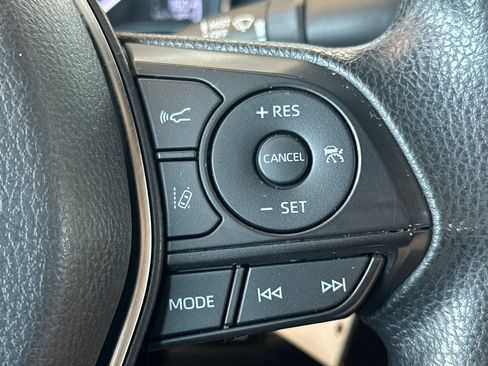 Used 2018 Toyota Camry LE FWD image 25