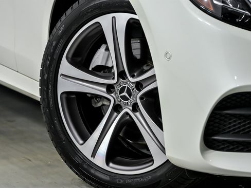 Used 2019 Mercedes-Benz E 300 4MATIC image 3