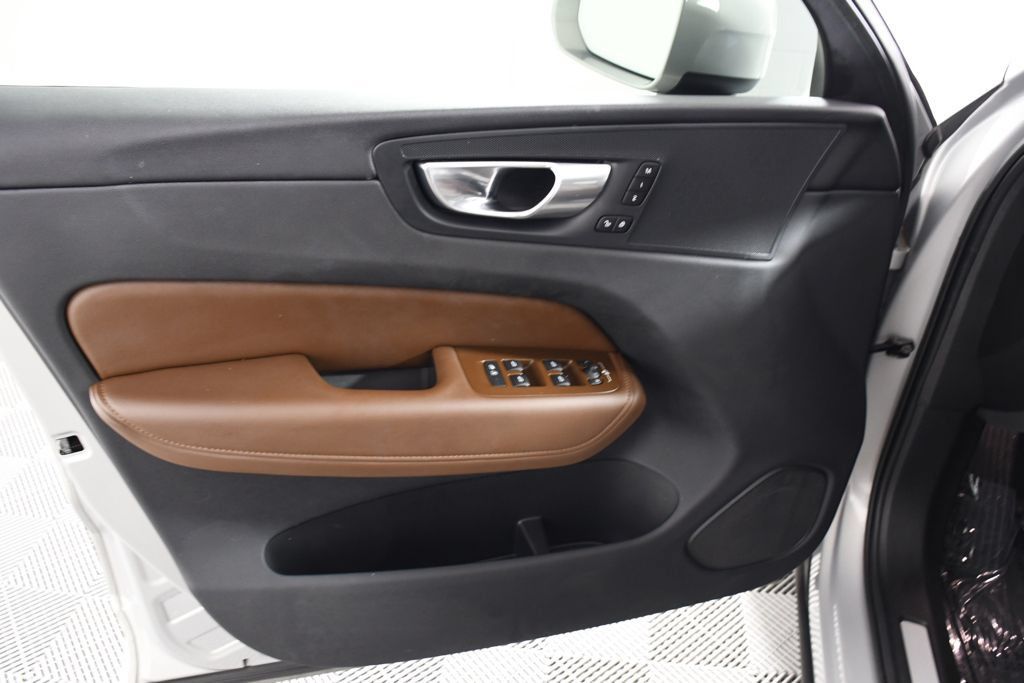 Used 2023 Volvo XC60 T8 Plus AWD/4WD image 14