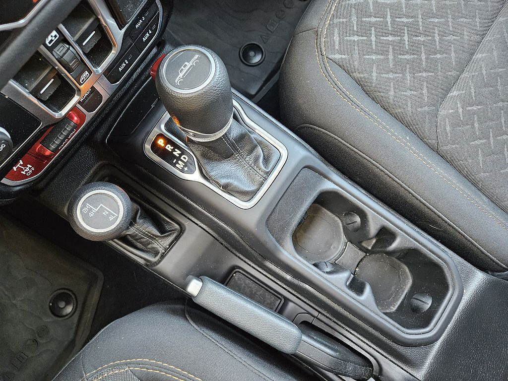 Used 2024 Jeep Gladiator Mojave w/ Safety Group AWD/4WD image 16