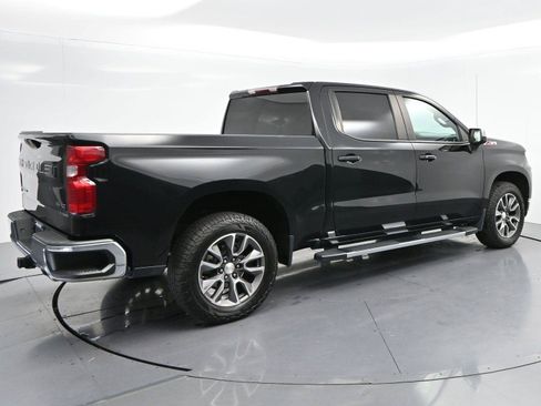 Used 2022 Chevrolet Silverado 1500 LT AWD/4WD image 7