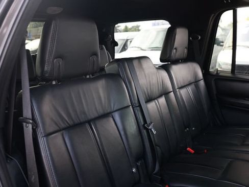 Used 2016 Lincoln Navigator Select RWD image 17