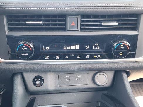 Certified 2025 Nissan Rogue SV FWD image 14
