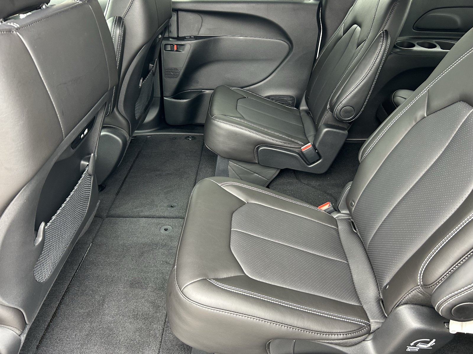 New 2027 Chrysler Pacifica Select FWD image 15