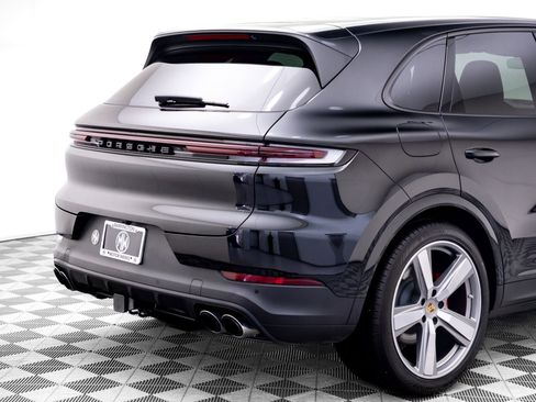 Used 2024 Porsche Cayenne S image 34