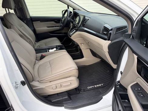 Used 2023 Honda Odyssey Elite image 4