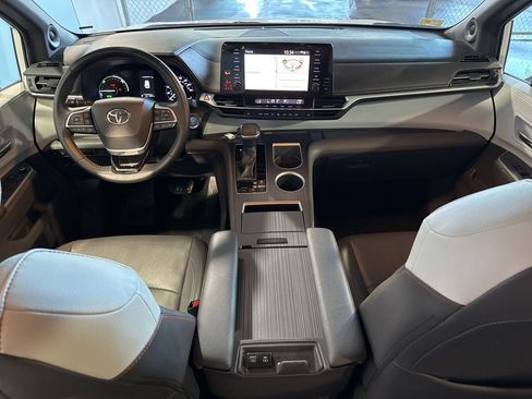 Used 2021 Toyota Sienna XSE image 28