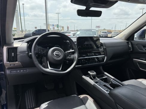 Used 2024 Nissan Pathfinder Platinum w/ Cargo Package FWD image 18