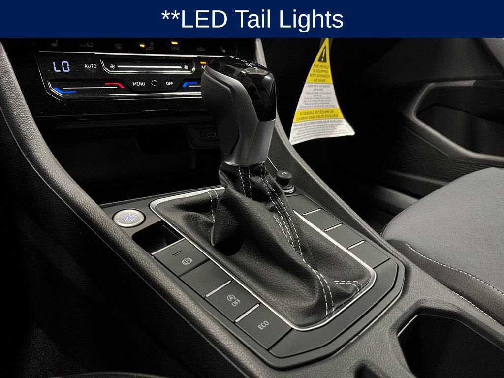 Used 2025 Volkswagen Jetta SE FWD image 11