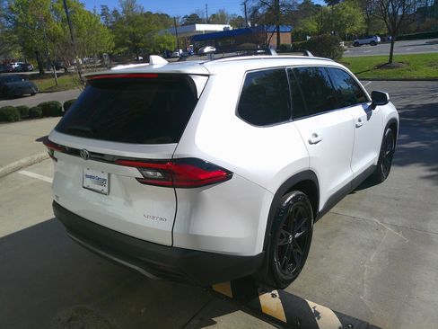 Used 2024 Toyota Grand Highlander Limited image 13