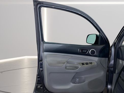 Used 2011 Toyota Tacoma PreRunner image 10