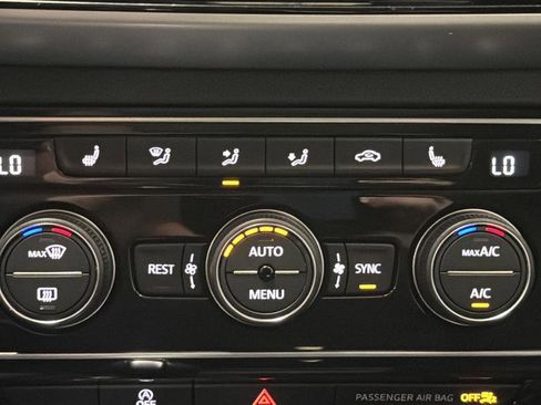 Used 2023 Volkswagen Atlas SE w/ Panoramic Sunroof Package image 18