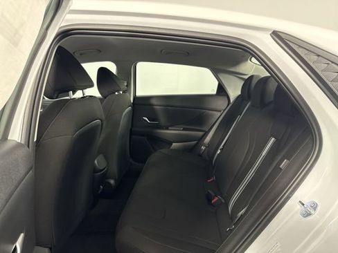 Used 2025 Hyundai Elantra Hybrid FWD image 20