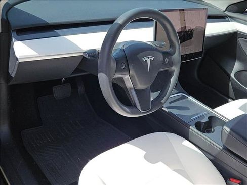 Used 2023 Tesla Model 3 Standard Range RWD image 9