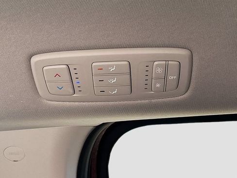 Used 2024 Kia Carnival LX FWD image 20