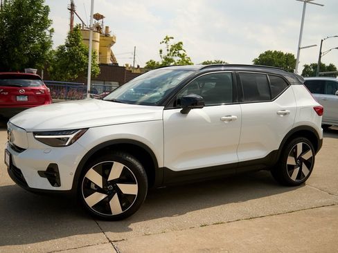 Certified 2023 Volvo XC40 Recharge Ultimate w/ Protection Package Premier image 3