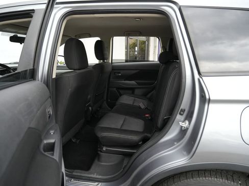 Used 2016 Mitsubishi Outlander SE AWD/4WD image 23