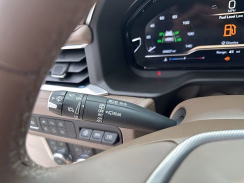 Used 2024 GMC Yukon XL Denali image 32