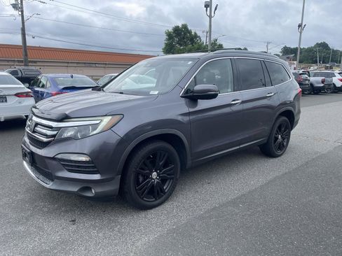 Used 2018 Honda Pilot Touring image 3
