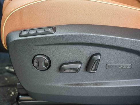 New 2025 Volkswagen ID. Buzz Pro S Plus AWD/4WD image 23