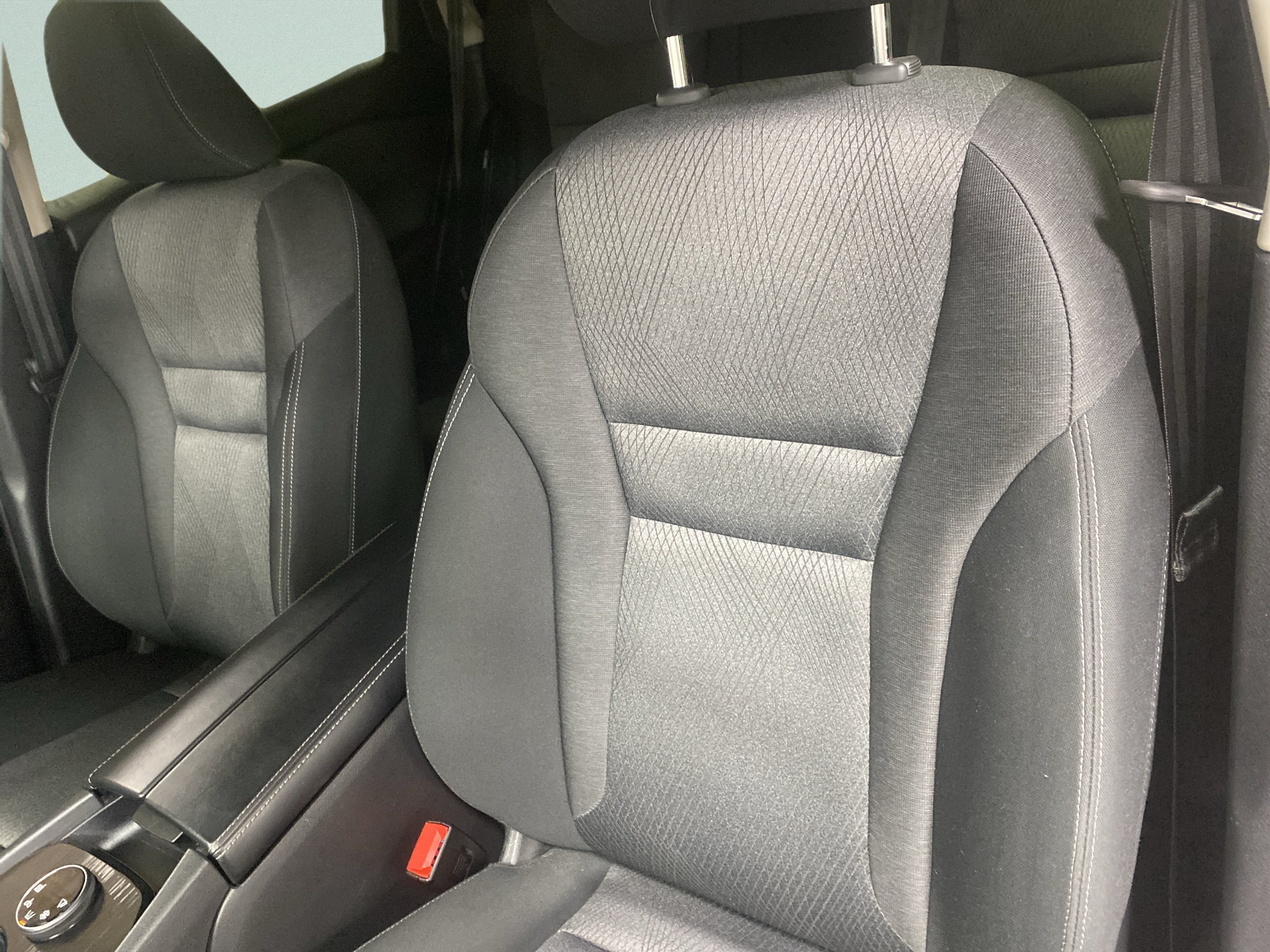 Used 2025 Nissan Rogue SV AWD/4WD image 12