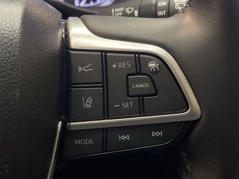 Used 2023 Toyota Highlander LE image 11