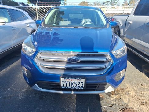 Used 2017 Ford Escape SE image 2