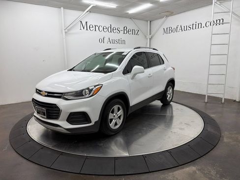 Used 2019 Chevrolet Trax LT FWD image 3