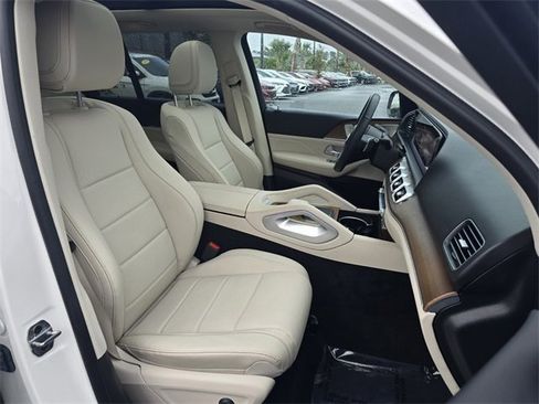 Used 2024 Mercedes-Benz GLE 450 4MATIC image 17