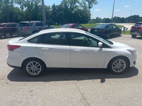Used 2018 Ford Focus SE FWD image 4