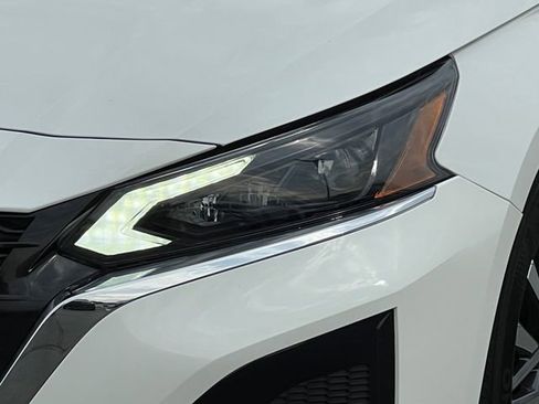 Used 2025 Nissan Altima 2.5 SV FWD image 29