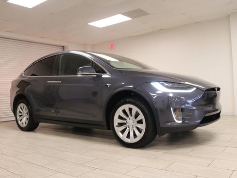 Used 2018 Tesla Model X 75D image 4