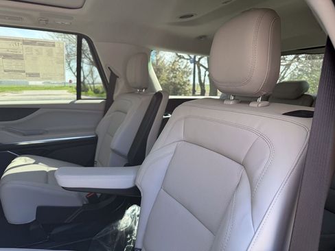 New 2026 Lincoln Navigator Reserve AWD/4WD image 15