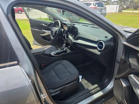Used 2024 Chevrolet Trax LS w/ Driver Confidence Package FWD image 34