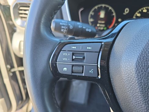 Used 2025 Honda Pilot Touring image 17