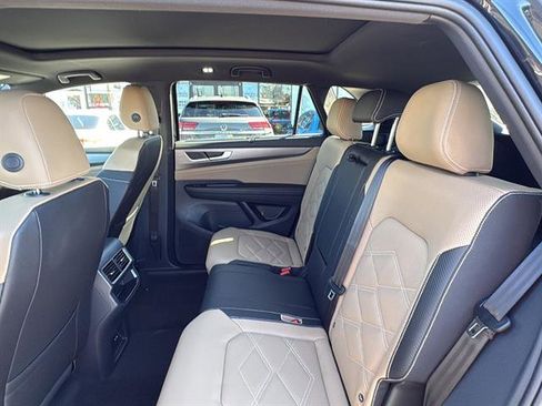 New 2026 Volkswagen Atlas Cross Sport SE FWD image 13