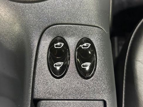 Used 1999 Porsche Boxster image 31