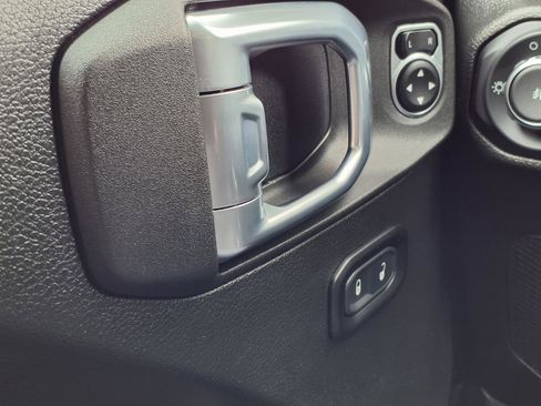 Used 2023 Jeep Wrangler Unlimited Sport AWD/4WD image 12