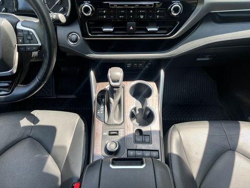 Used 2022 Toyota Highlander Limited AWD/4WD image 15