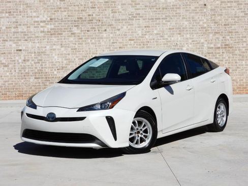 Used 2019 Toyota Prius L Eco image 2