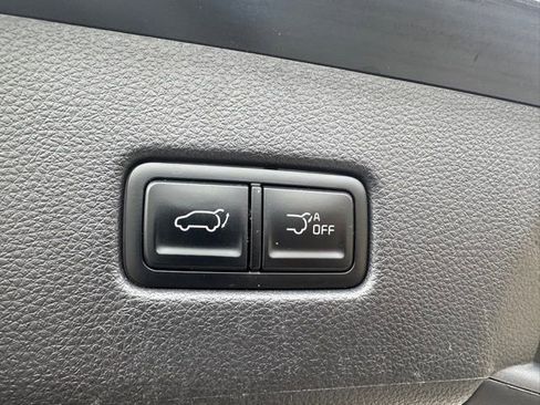 Used 2025 Kia Carnival SX w/ SX Dark Edition Package FWD image 11