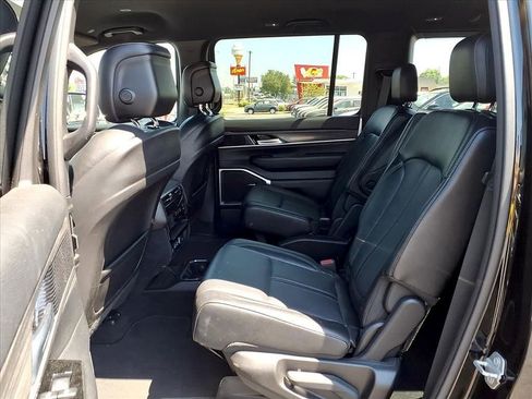Used 2024 Jeep Wagoneer Series III AWD/4WD image 5